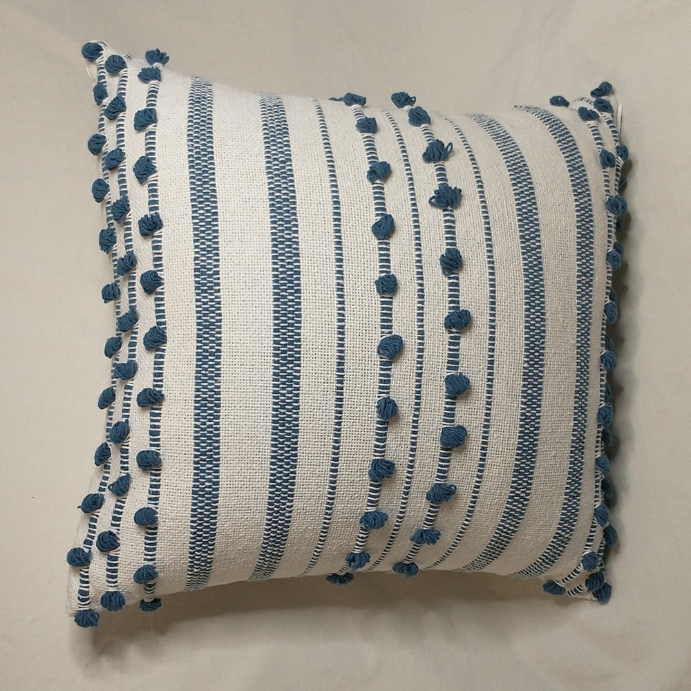 🏠 Idea Nuova Textured Throw Pillow